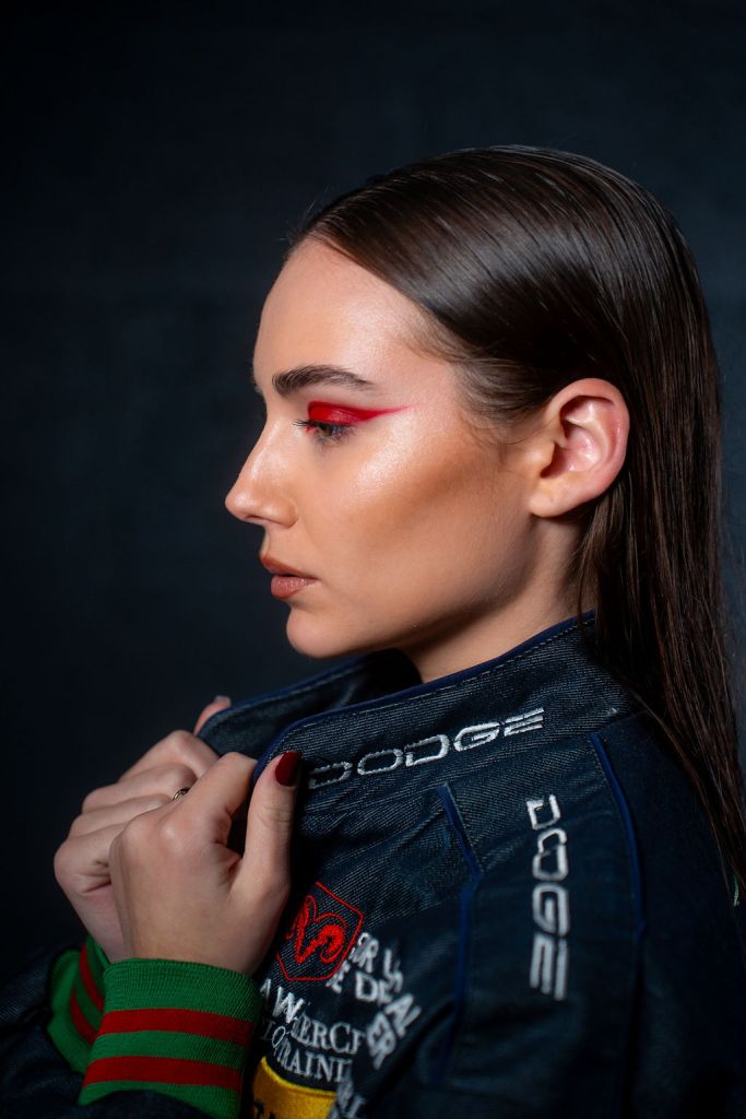 edito shooting maquillage rouge , eyeliner rouge intense par Luminescence , photo Maurice Nguyen